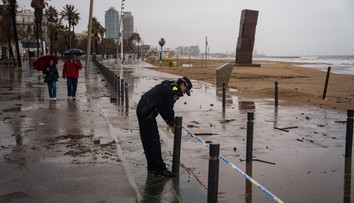 Silné záplavy a dopravný chaos. Dve vyhľadávané európske destinácie bičuje búrka Harry