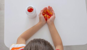 Chlapec (†7) sa počas spánku udusil želé cukríkmi. Bezmocní rodičia objavili jeho telo až ráno