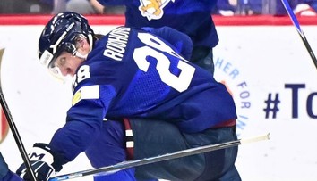 Americký sen o zlate sa rozplynul, semifinále si zahrajú Fíni. Česi si poradili so Švajčiarskom