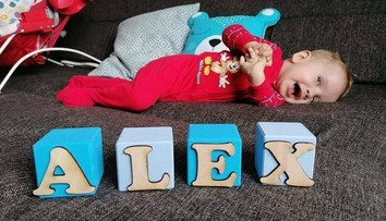 Alexovi, ktorý má spinálnu svalovú atrofiu, doplatí poisťovňa dôležitý liek
