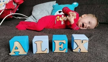 Alexovi, ktorý má spinálnu svalovú atrofiu, doplatí poisťovňa dôležitý liek