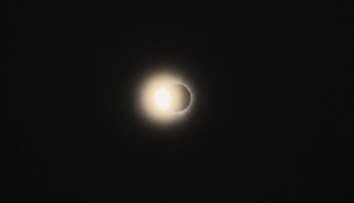 Boli ste pri tom. Najkrajšie fotografie z čiastočného zatmenia Slnka od vás (GALÉRIA)