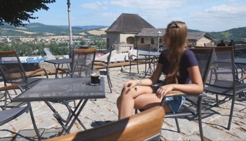 Stačí dnes dieťaťu vreckové 20 eur? Stelu sme poslali do ulíc Trenčína, tu je výsledok