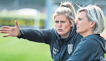 Trénerka mužského tímu krásne odbila novinára, ktorý jej položil sexistickú otázku