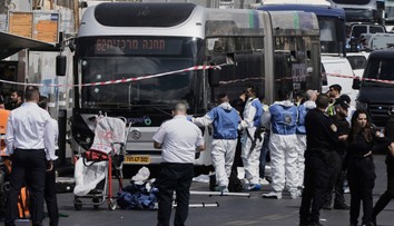 Teroristický útok v Jeruzaleme: Dvaja muži spustili paľbu v autobuse plnom ľudí, počet obetí stúpol na 5