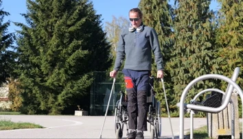 Po páde mu lekári veľa nádeje nedávali. Slovenský športovec sa po mesiacoch opäť stavia na vlastné nohy