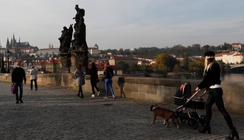 Českí poslanci žiadajú zásadné obmedzenie počtu ruských diplomatov