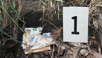 V Leviciach na sídlisku našli hotový poklad. Stovky eur zakopané v zemi!