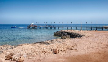 Obľúbená destinácia sľubovala turistom jednoduchšie odbavenie. Otravné praktiky však naďalej pokračujú