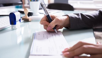 Šéfov nazvala blbcami, tak dostala výpoveď. Žene teraz súd priznal tučné odškodné