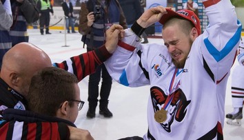 Emotívny okamih po finále: Zigo prišiel o mamu, titul oslávil v objatí s otcom a bratom