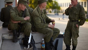 V Rusku sa vraj šíria prípady čiernych vdov. Duma chce preto zakázať rozvody vojakov