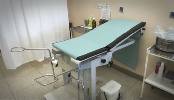Podvodníci prišli s neuveriteľnou stratégiou. Aby sa dostali k intímnym fotkám žien, vydávajú sa za gynekologičky