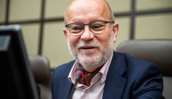 Z kabinetu odchádza aj Rastislav Káčer. Heger stále odmieta úradnícku vládu