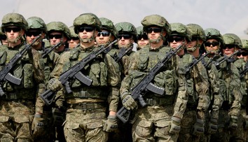 Rusko má na hraniciach NATO 360-tisíc vojakov pripravených na boj, tvrdí nemecký expert. Litva to označila za nezmysel