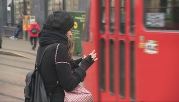 Tlačidlové telefóny sú späť. Čoraz viac ľudí hľadá únik od smartfónov