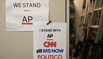 Najväčšie stanice vrátane Fox News bojkotujú spravodajstvo o Trumpovi. Biely dom preto spustil vlastné vysielanie