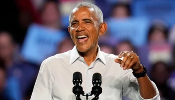 VIDEO: Harrisovú prišiel na míting podporiť aj Eminem, Obama zarapoval jeho najväčší hit