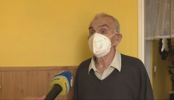 Susedov obťažuje spevom a hlasným rádiom. Senior z Veľkých Kapušian sa odmieta vysťahovať z mestského bytu