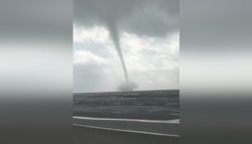 VIDEO: U našich susedov sa objavil vzácny jav – vodná smršť. Mohla zasiahnuť aj pevninu