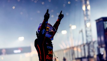 GALÉRIA: McLaren pokazil stratégiu a Verstappen to využil. V Katare sa opäť zdramatizoval boj o titul