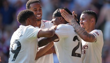 V Londýne sa dnes spať nebude: Arsenal oslavuje titul, Tottenham sa zachránil