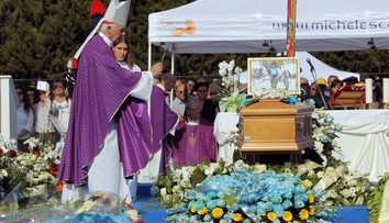 So Scarponim sa prišli rozlúčiť tisícky ľudí, medzi nimi aj Sagan