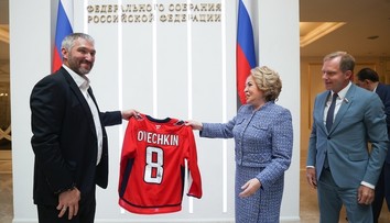 Ovečkin sa po sezóne stretáva s politikmi Putinovho režimu. Hašek s reakciou dlho nečakal