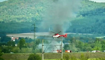 FOTO: Dodávka zišla z D1 a začala horieť. 60-ročnému vodičovi už nedokázali pomôcť