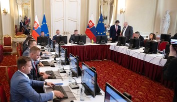 O prácu prichádzajú tisíce Slovákov. Politici sa sporia, riešenie chýba