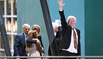 Julian Assange si užíva slobodu s rodinou. Manželka zverejnila fotografiu, z ktorej srší radosť a šťastie