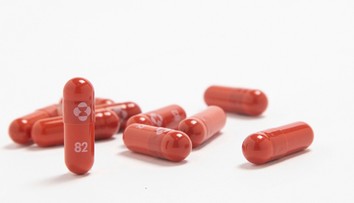 Molnupiravir dostanú pacienti s rizikom ťažkého priebehu COVID-19