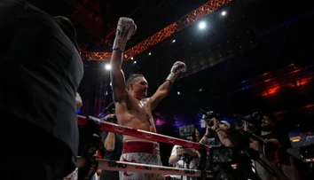 VIDEO: Oleksandr Usyk predviedol vo Wembley galapredstavenie a zjednotil tituly. Súperovi zasadil KO v piatom kole