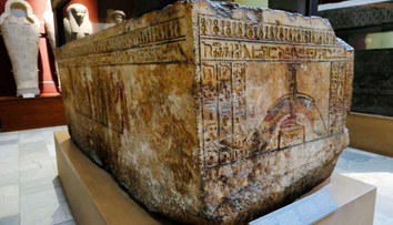 FOTO: Archeológovia objavili v bruchu starovekej múmie z Egypta nečakaný predmet