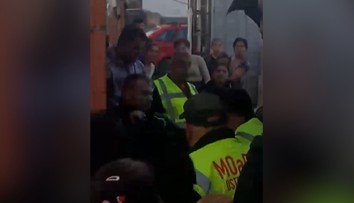 Zásah v osade pri Sabinove sa zvrhol: Miestni napadli policajtov, vojak skončil v nemocnici