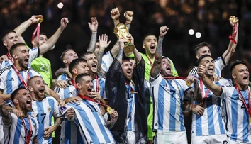 Tréner Holandska: Messi musel vyhrať majstrovstvá sveta. Bolo to plánované
