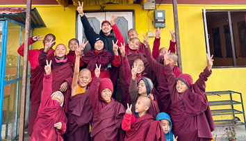 Mladý Slovák predal firmu a teraz cestuje po svete: Deti v budhistickej škole v Nepále ma učili umeniu šťastia (rozhovor)