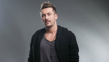 Exfarmár Dávid má novú frajerku. Ukázal horúci záber z postele