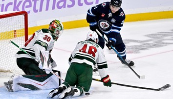 VIDEO: V NHL sa darilo brankárom, dva duely rozhodol jediný gól. Colorado potvrdilo skvelú formu