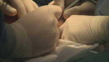 K lekárovi prišla s banálnym problémom. V nemocnici ohluchla a dostala otravu krvi