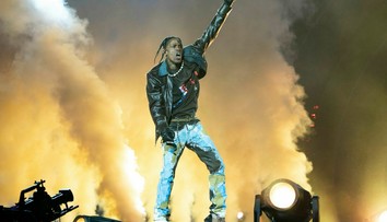 Travis Scott vyvolal na festivale šialenstvo, zomrelo osem ľudí