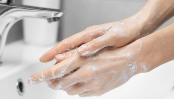 Leto plné zábavy, ale aj baktérií. Prečo je umývanie rúk v horúčavách nevyhnutnosťou?