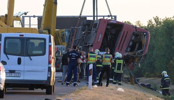 FOTO+VIDEO: Obrovská tragédia v Maďarsku. Pri nehode autobusu zahynulo 12 pútnikov vracajúcich sa z Medžugoria