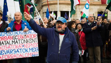 Séria protivládnych protestov v Maďarsku pokračuje, zhromaždili sa tisíce ľudí