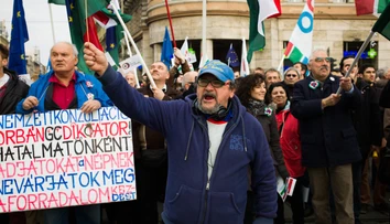 Séria protivládnych protestov v Maďarsku pokračuje, zhromaždili sa tisíce ľudí