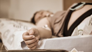 Mozgovo mŕtvu ženu (†31) nemohli odpojiť pre zákon o interrupciách. Lekári z nej po mesiacoch na prístrojoch vybrali dieťa