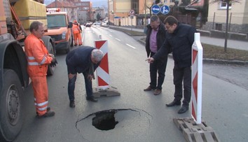 Ďalšia rana pre ťažko skúšaný Prešov: Na hlavnom ťahu sa prepadla cesta