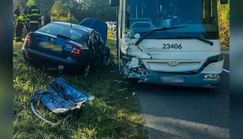 Desivé ráno pri Michalovciach: Autobus vezúci deti sa zrazil s osobným autom