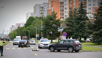 V Humennom sa na križovatke zrazil takmer 70-ročný kolobežkár s o desať rokov mladšou vodičkou