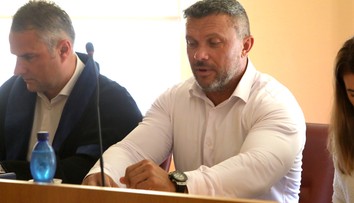 Podpredseda Republiky Suja sa postavil pred súd. Čelí obžalobe v kauze odpredaja cestárskej techniky za jedno euro